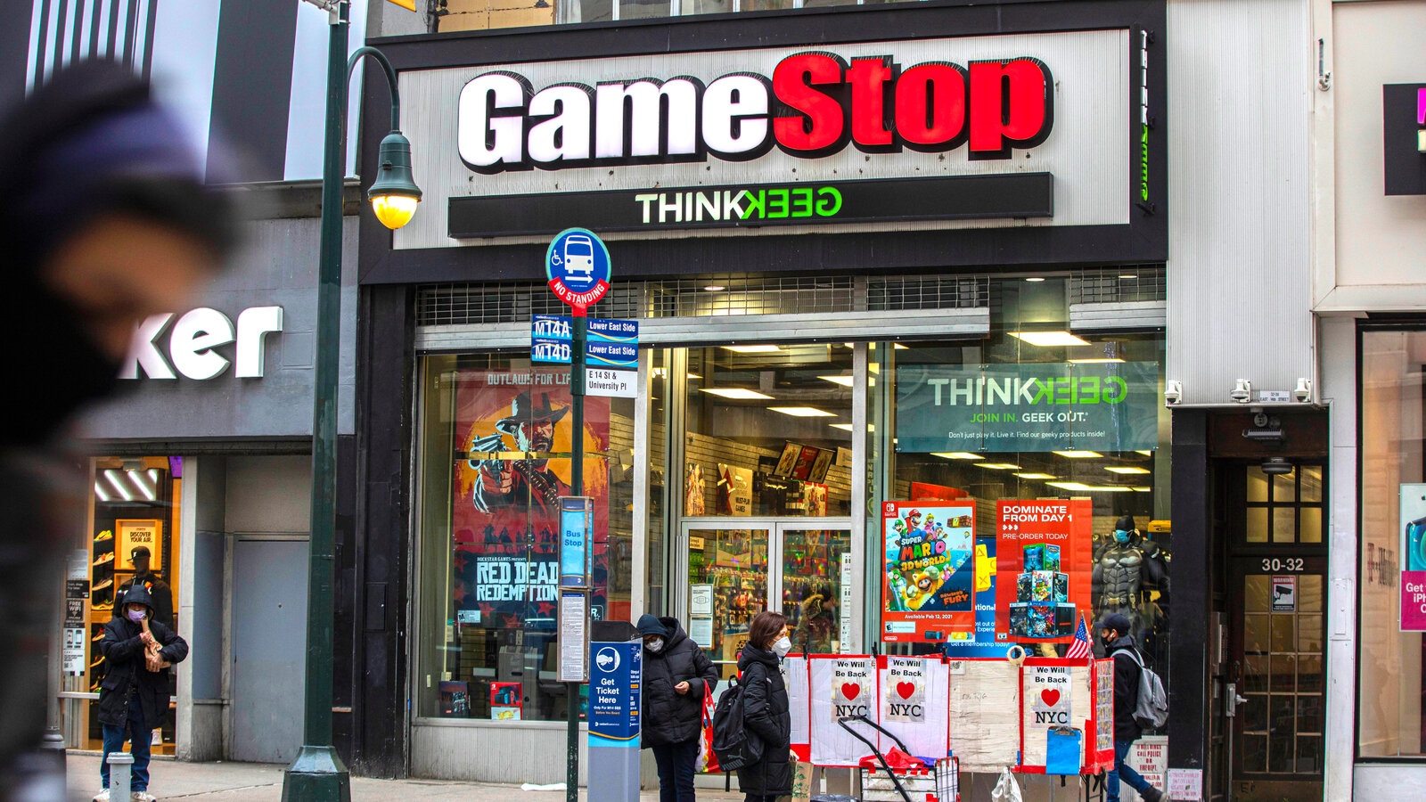 Cơn sốt GameStop lan ra toàn cầu khi binh đoàn nhỏ lẻ nhắm đến cổ phiếu bị bán khống