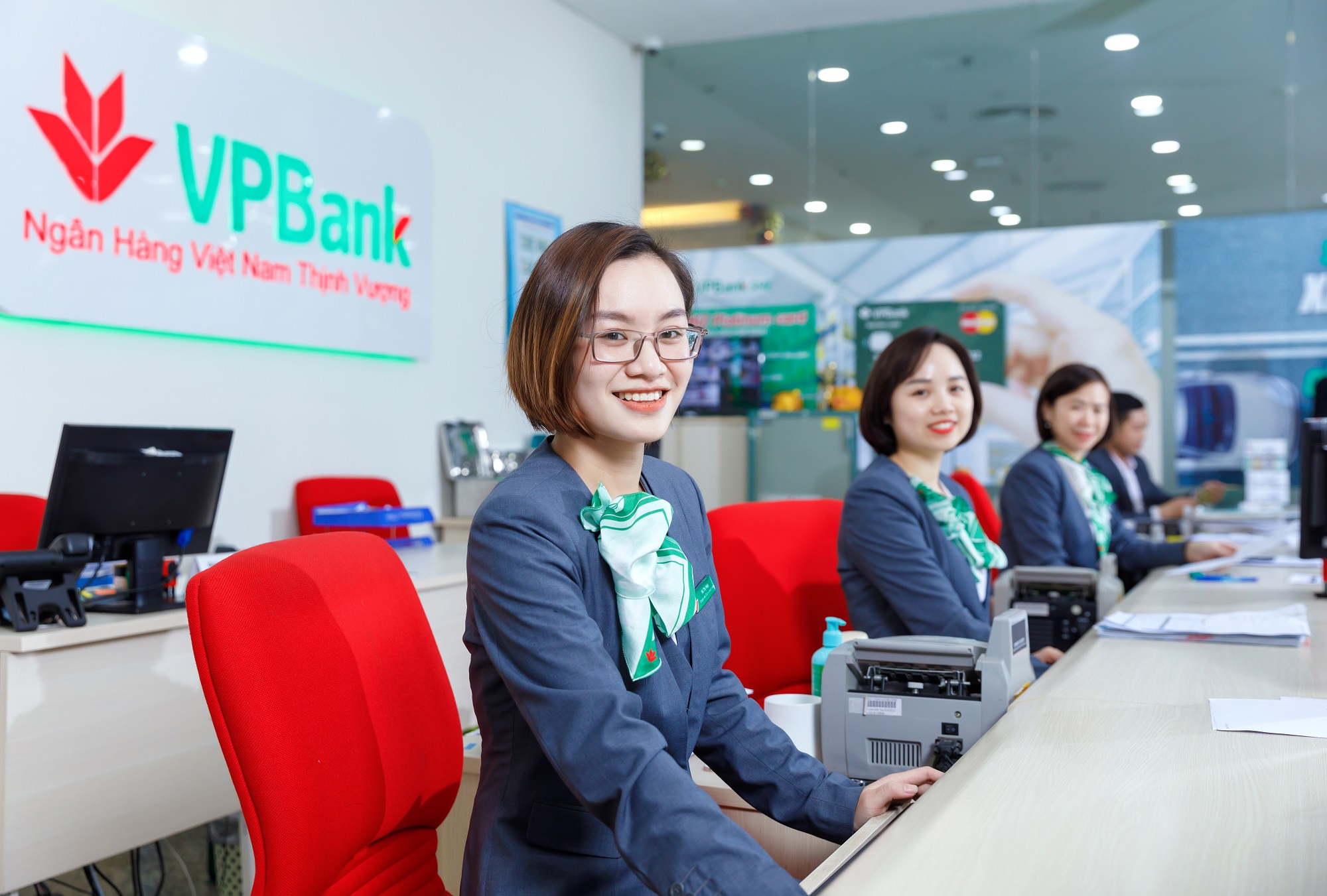 Doanh thu 6 tháng VPBank tăng 22,5%, lãi đầu tư chứng khoán tăng 60%