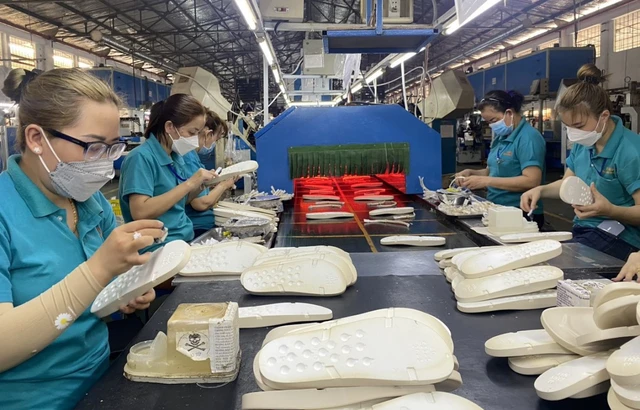 Nhiều đơn hàng trở lại, doanh nghiệp xuất khẩu da giày khởi sắc 1 giay da 120240226150723 1708945780860 17089457814982067344511