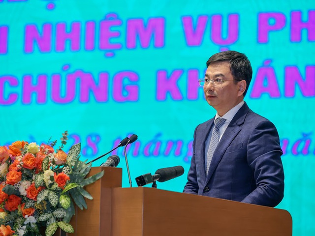 Phó Thống đốc NHNN Việt Nam Phạm Thanh Hà trình bày tham luận tại Hội nghi 1 img1628 1709087861696169715553 2