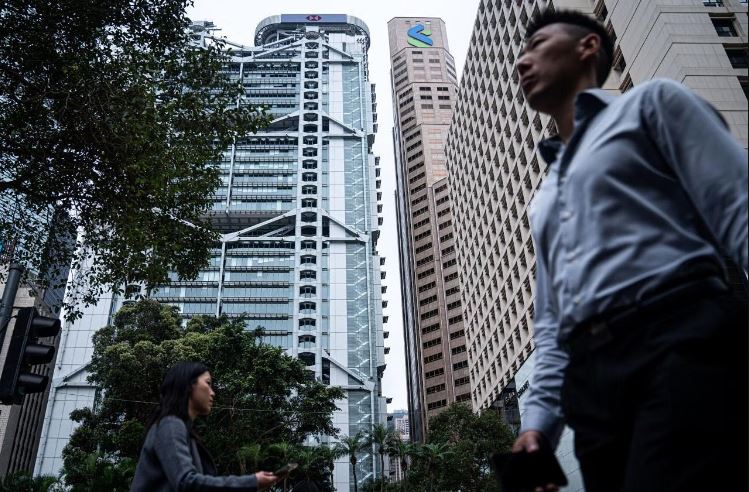 Thoi van kho khan cua chuyen gia ngan hang Hong Kong