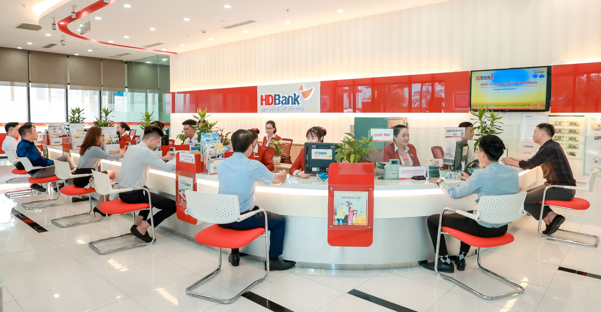Ngân hàng đẩy mạnh bán vốn cho nước ngoài trong năm 2024 1 hdb nguoiduatin