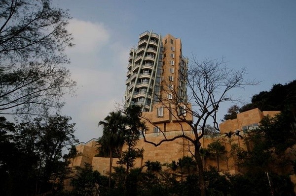 khung hoang thi truong bat dong san hong kong