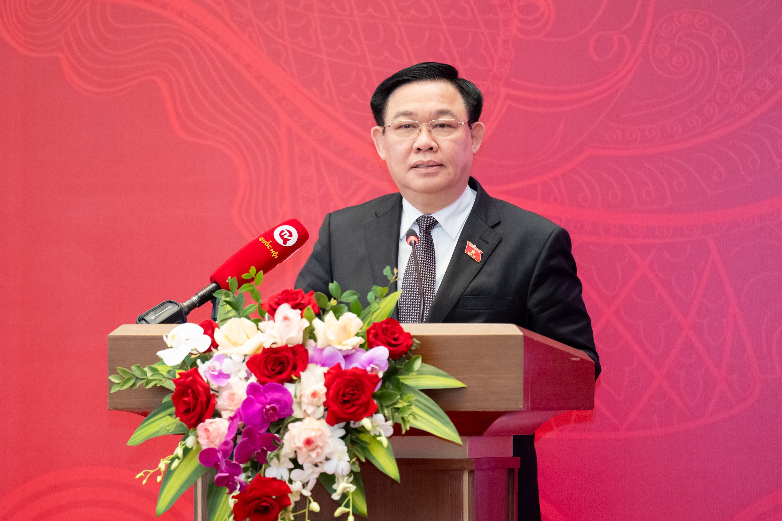 vuong dinh hue be mac0