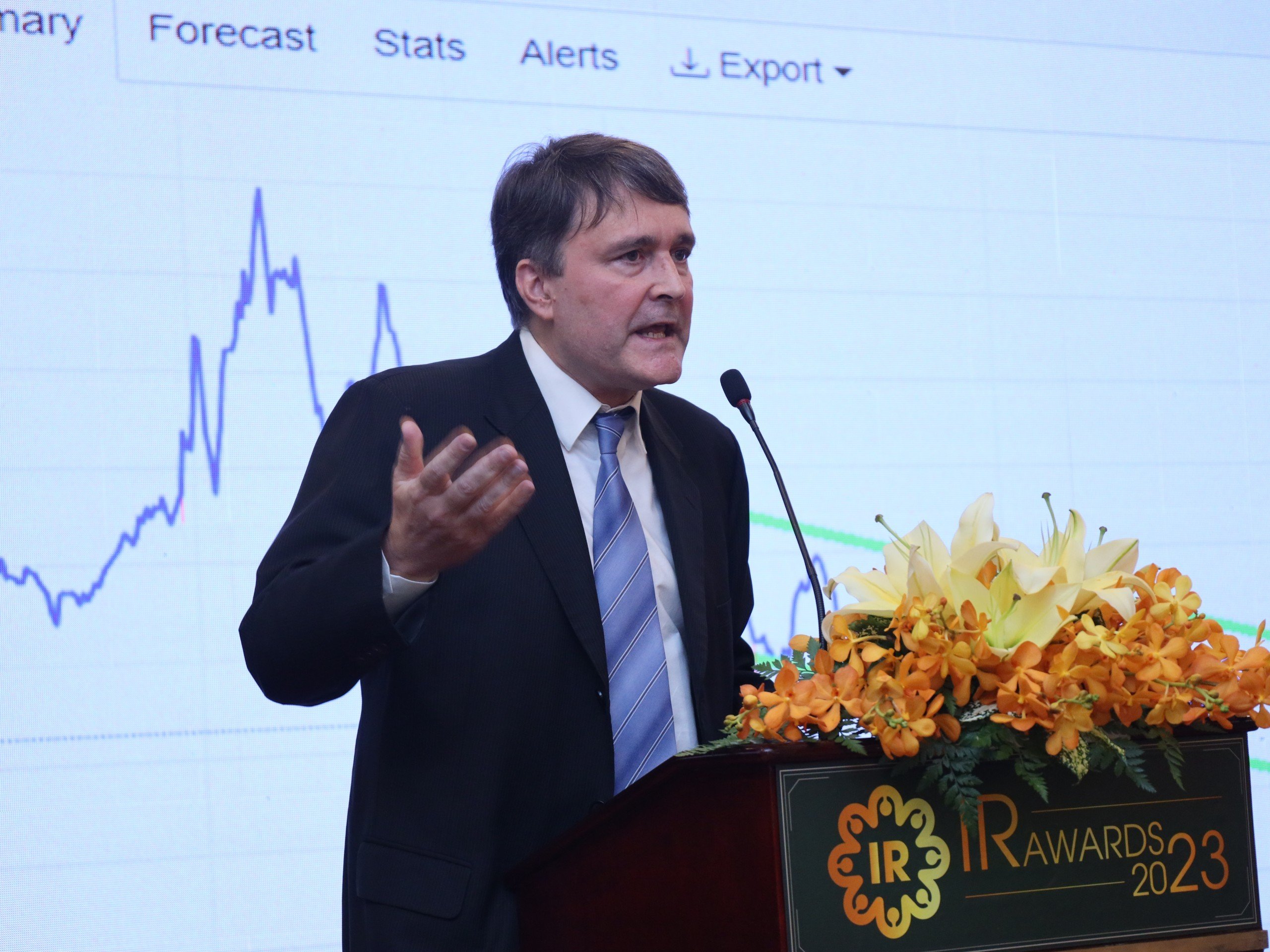 Nâng hạng là chất xúc tác cho tăng trưởng kinh tế 1 Yuanta viet nam tai le vinh danh ir award 2023 1
