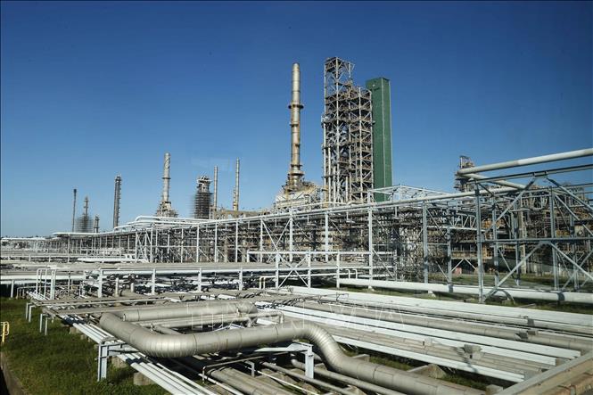 Giá dầu Brent “nhảy số” tăng vọt, BSR vượt xa kế hoạch quý I 4 nha may loc dau dung quat 1492023