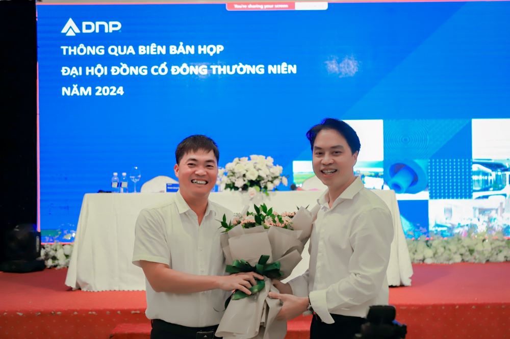 Ong Tran Duc Huy Tan Chu tich HDQT DNP Holding ra mat tai Dai hoi
