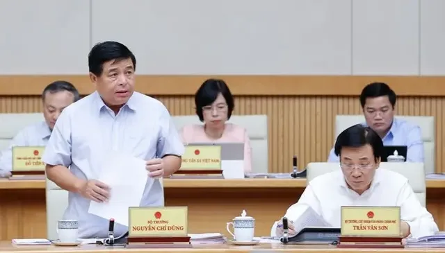 Kinh tế vĩ mô ổn định, lạm phát được kiểm soát 1 Bộ trưởng Kế Hoạch và Đầu tư Nguyễn Chí Dũng phát biểu trong cuộc họp về vấn đề kinh tế vĩ mô
