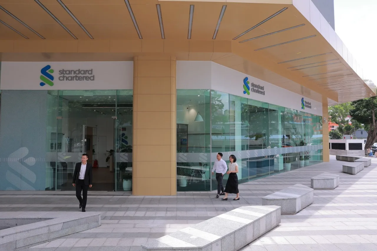 Standard Chartered Vietnam 02 jpg
