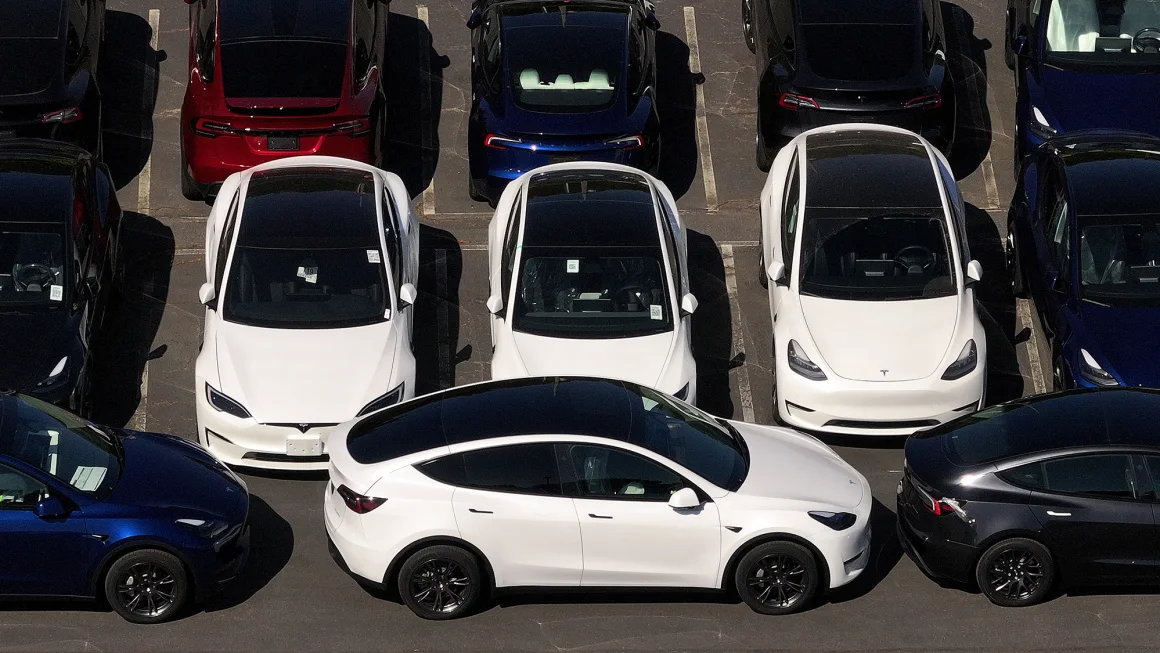 Cổ phiếu Tesla lao dốc sau khi lợi nhuận giảm mạnh 1 Lợi nhuận quý II của Tesla giảm mạnh hơn 40% so với cùng kỳ năm ngoái