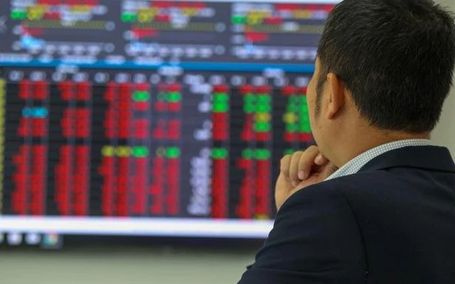 Giá nhiều ngành không còn rẻ, chứng khoán tiếp tục giằng co