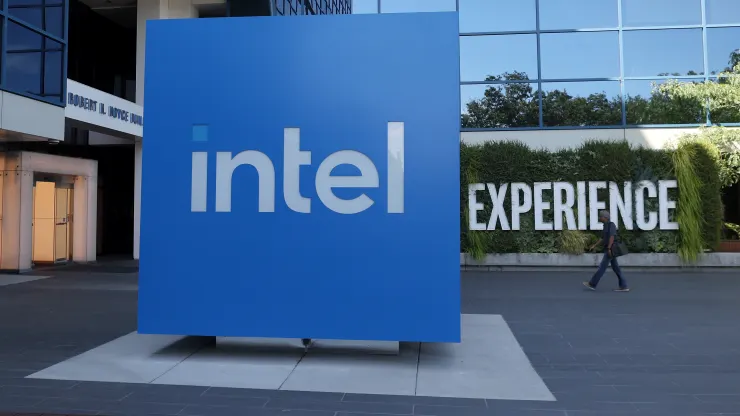 Intel tìm kiếm sự hỗ trợ 1 Intel