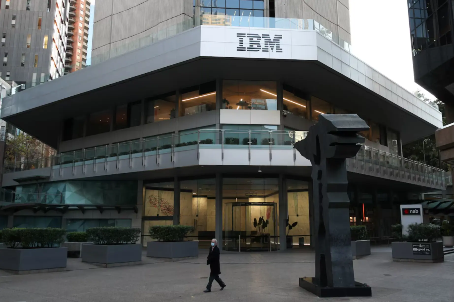 IBM vấp ngã trong quý 3, cổ phiếu lao dốc