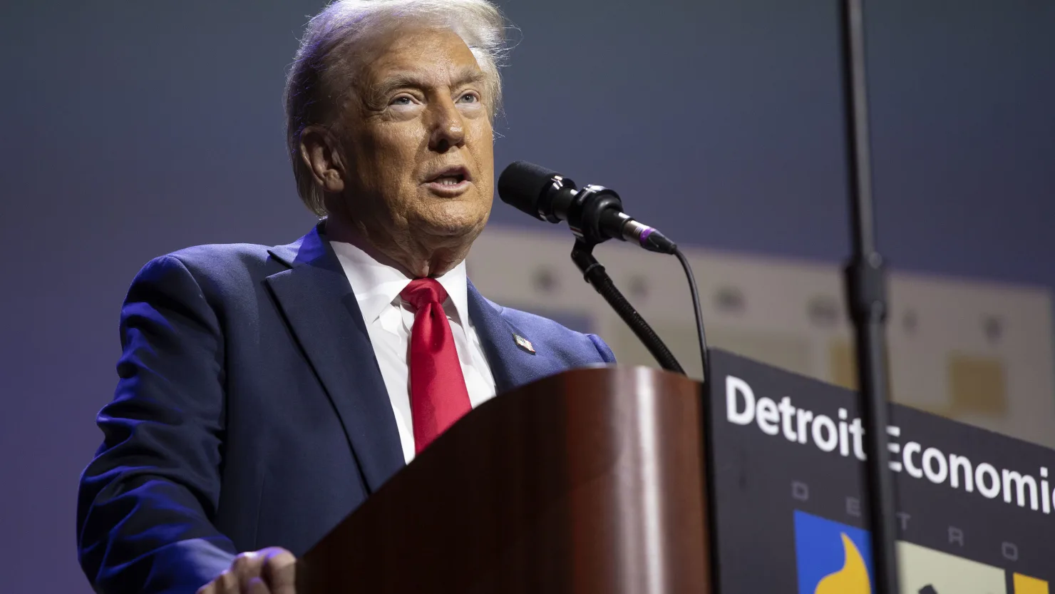 Trump cắt tài trợ cho NPR và PBS: trận chiến với truyền thông Mỹ 1 Donald Trump