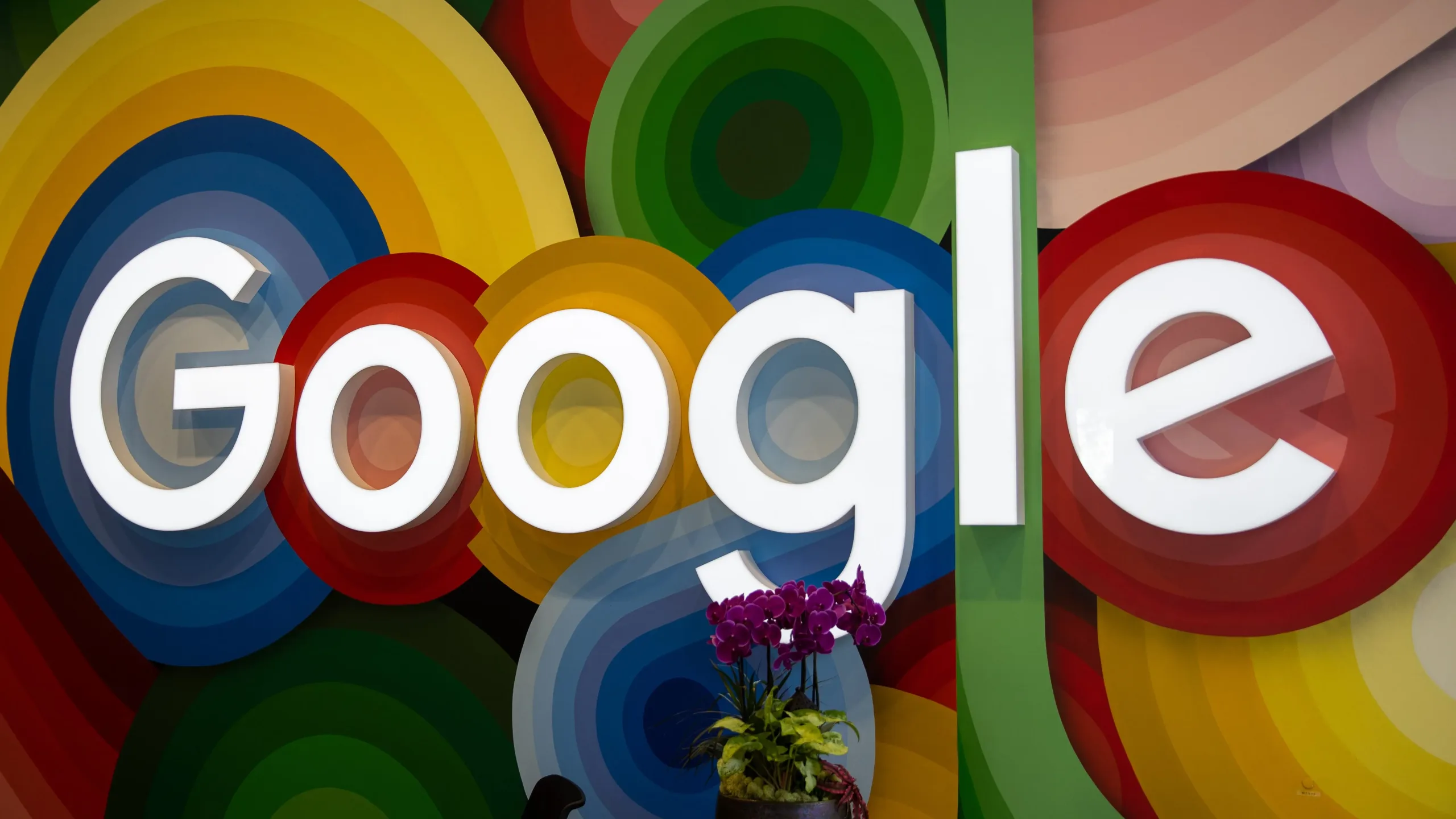 Google đối mặt với thách thức pháp lý và mở rộng ứng dụng AI đa lĩnh vực