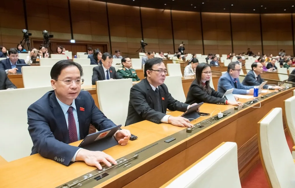 Các đại biểu Quốc hội bấm nút thông qua Nghị quyết cơ chế đặc thù cho điện hạt nhân Ninh Thuận, sáng 19/2