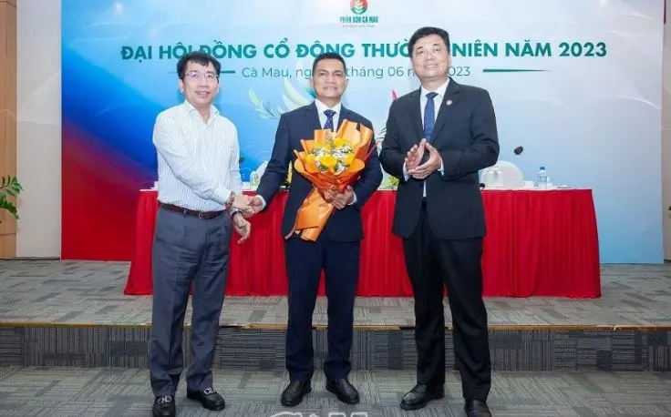 Thu nhập của lãnh đạo Phân bón Cà Mau vượt xa quy định? 1 Thu nhập của lãnh đạo Phân bón Cà Mau vượt xa quy định?