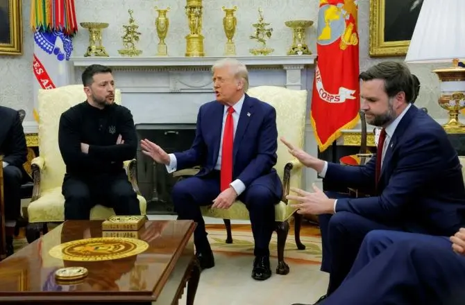 Đàm phán giữa ông Trump và Zelensky biến thành cãi vã, thỏa thuận khoáng sản bất thành 1 Đàm phán giữa Trump và Zelensky biến thành cãi vã. Ảnh Reuters