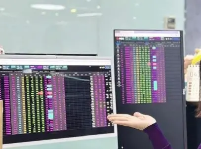 Vn-Index qua áp lực, cổ phiếu đua sắc tím 1 Vn-Index tăng mạnh, cổ phiếu đua sắc tím