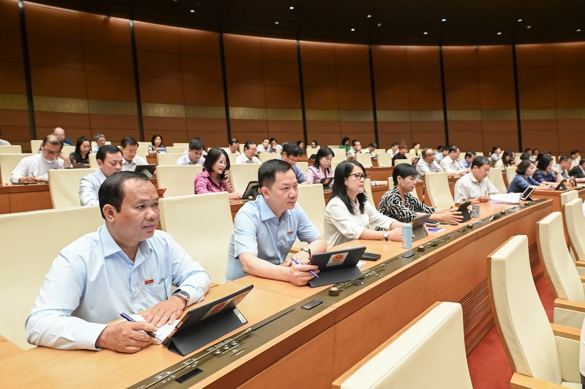 Ngân hàng Nhà nước có thể được trao quyền cho vay 0%, không tài sản đảm bảo 1 Các đại biểu Quốc hội nghe trình dự luật sửa đổi, bổ sung một số điều Luật Tổ chức tín dụng, sáng 20/5.