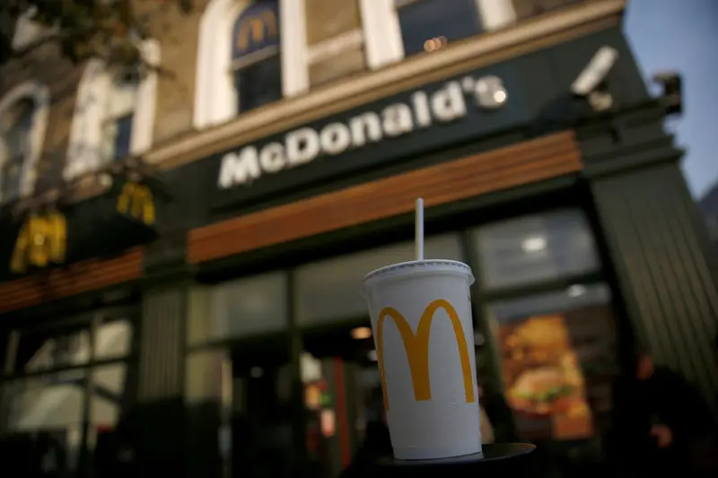 Doanh số McDonald's suy giảm toàn cầu
