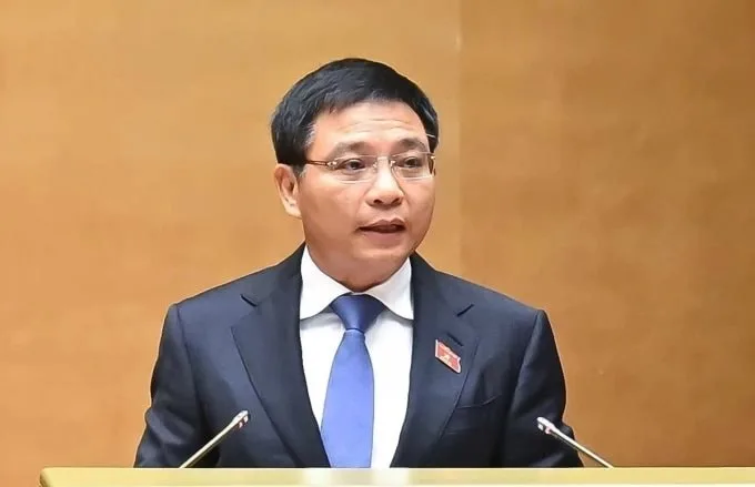 Chính thức hình thành trung tâm tài chính quốc tế tại TP HCM và Đà Nẵng: Bước tiến chiến lược đến năm 2045 2 Bo truong Tai chinh Nguyen Van Thang doc bao cao giai trinh va tiep thu Nghi quyet phat trien trung tam tai chinh quoc te