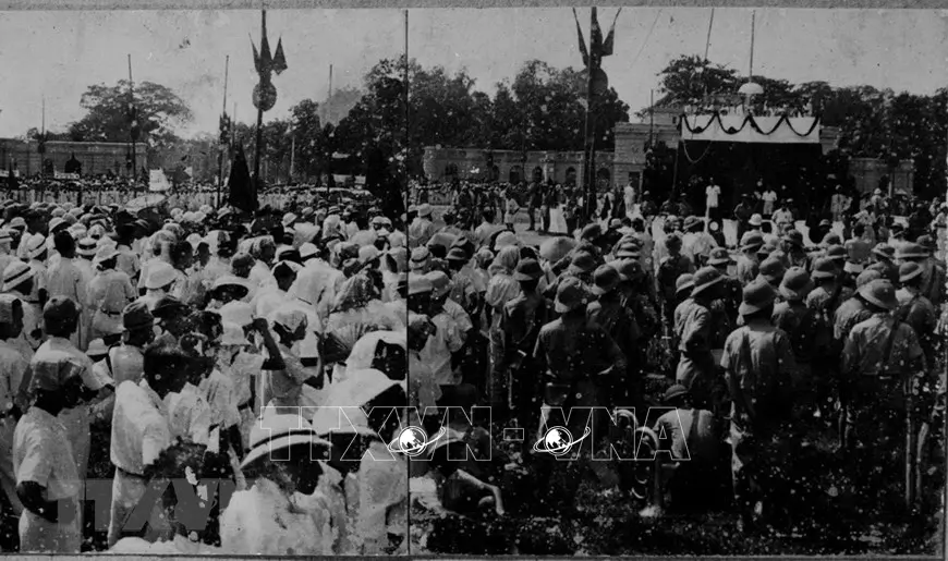 Quan chung nhan dan Ha Noi trong khi the suc soi cua Cach mang Thang Tam 1945