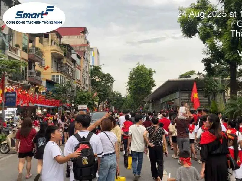 Hà Nội những ngày ngập tràn sắc màu và cảm xúc 3 Su kien A80 thu hut dong dao nguoi dan o moi lua tuoi tao nen mot khong gian chung day ap niem vui