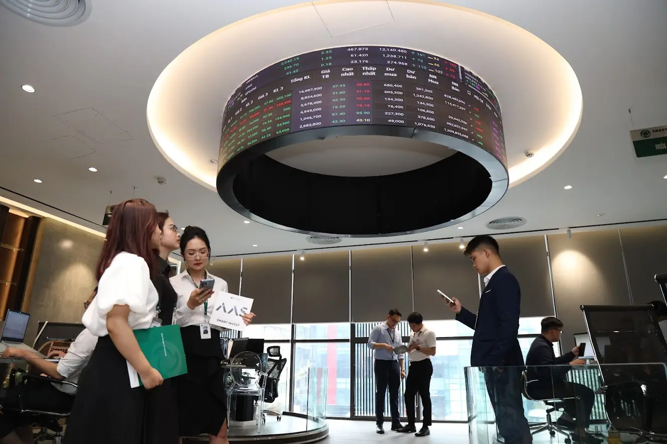 VN-Index lập đỉnh lịch sử, cổ phiếu FPT và DGC lại chìm trong nỗi buồn 1 VN-Index