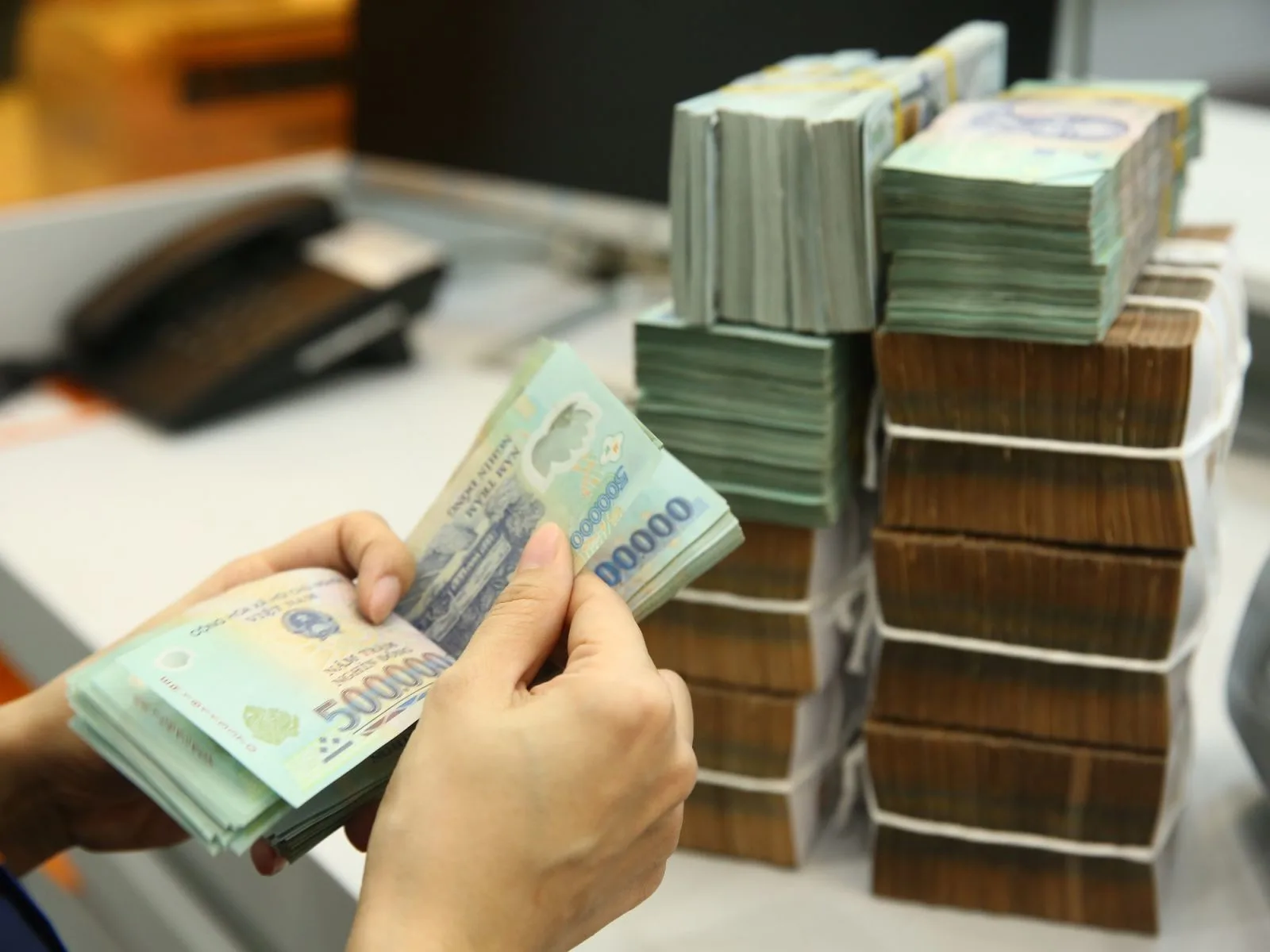 Bỏ “giới hạn tốc độ” tín dụng: Ngân hàng Việt bước vào cuộc chơi mới 1 Bỏ giới hạn tốc độ tín dụng: Ngân hàng Việt bước vào cuộc chơi mới