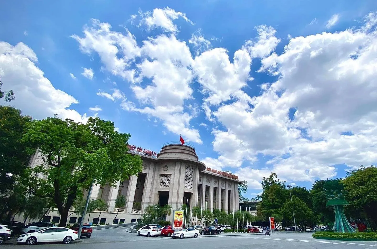 NHNN bơm ròng hơn 18 nghìn tỷ đồng, linh hoạt điều hành tỷ giá 1 ngan hang nha nuoc 1