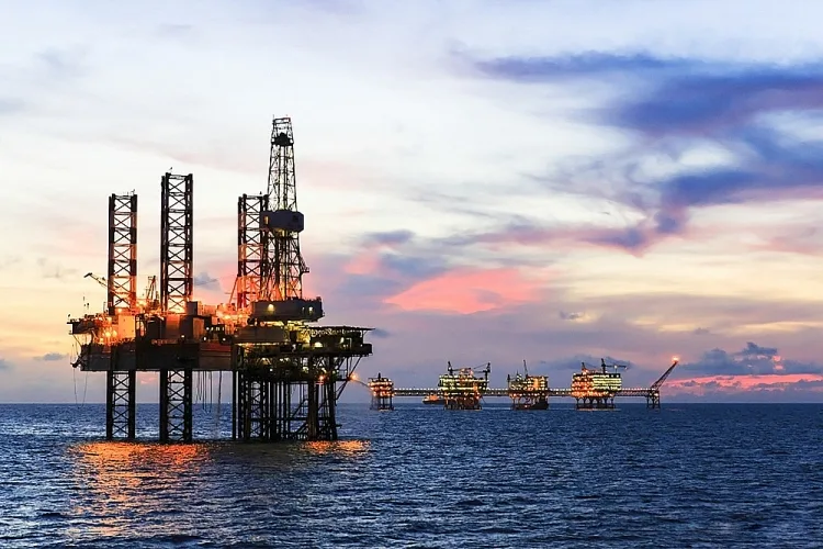 Dầu khí trở thành tâm điểm đầu tư cuối năm 2025 1 dau khi 1