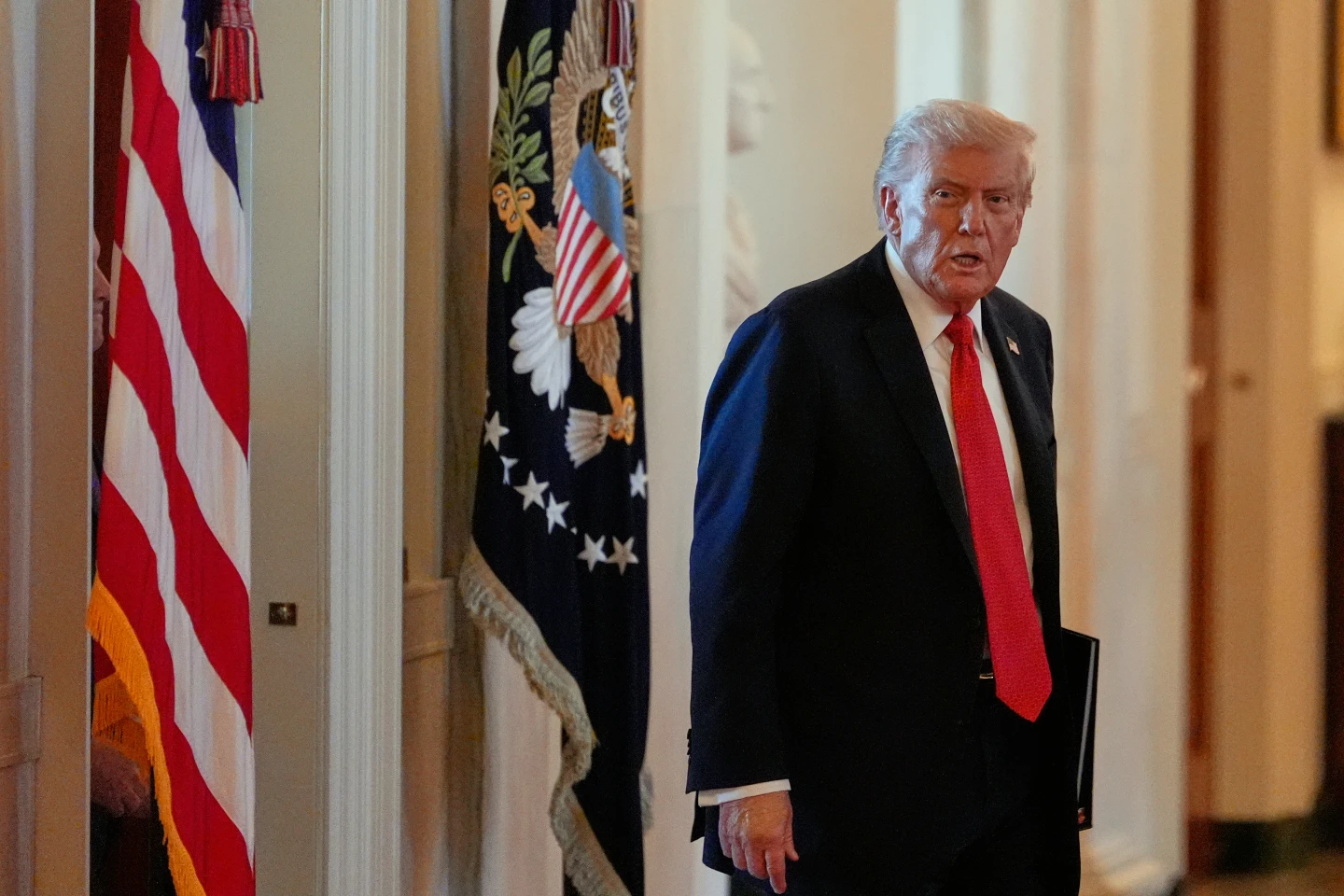 Ông Trump công du châu Á và những ẩn số 1 Trump chuẩn bị công du châu Á — và điều gì xảy ra tiếp theo vẫn là ẩn số