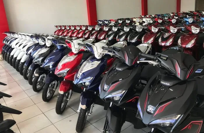 Xe máy giảm giá sốc hàng loạt vẫn ế ẩm: Áp lực dọn kho và tâm lý thắt chặt chi tiêu 1 xe may 1