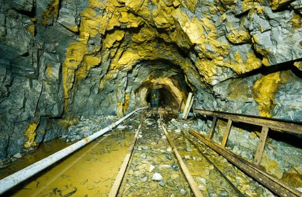 Tiềm năng từ mỏ vàng khổng lồ tại Iran và những tác động tới kinh tế toàn cầu 1 Tiềm năng từ mỏ vàng khổng lồ tại Iran và những tác động tới kinh tế toàn cầu