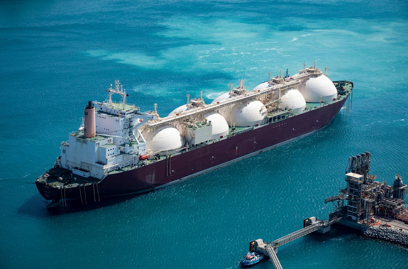 Qatar tạm ngừng sản xuất LNG