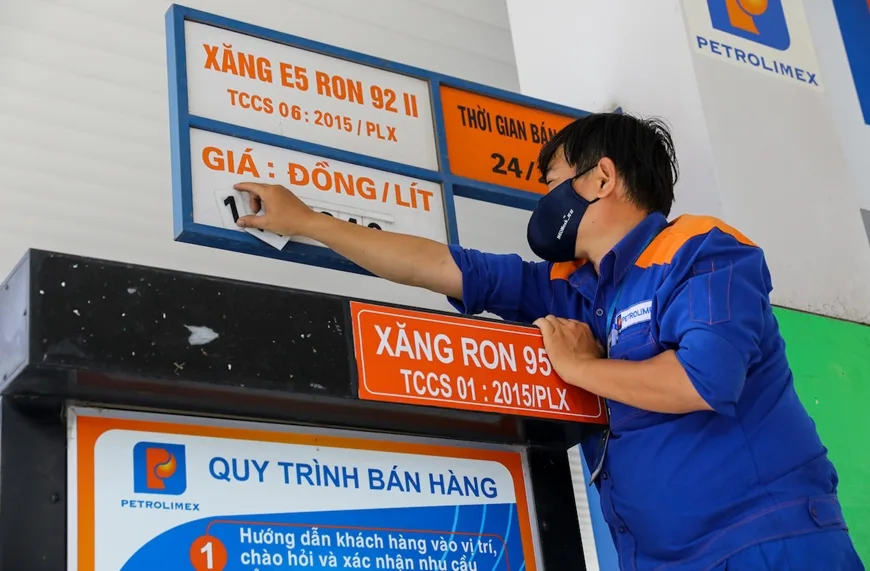 Bài toán điều tiết giá xăng dầu trước mắt và dài hạn 1 giaxang1 16946064986261059636680