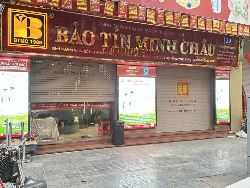 Bất ngờ bị kiểm tra, loạt cửa hàng Bảo Tín Minh Châu tại Hà Nội đóng cửa giữa giờ 1 Bảo Tín Minh Châu
