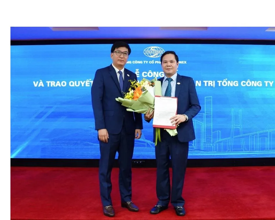 Vinaconex có tổng giám đốc mới 1 Ông Phạm Thái Dương (phải) và Chủ tịch Trần Đình Tuấn (trái)