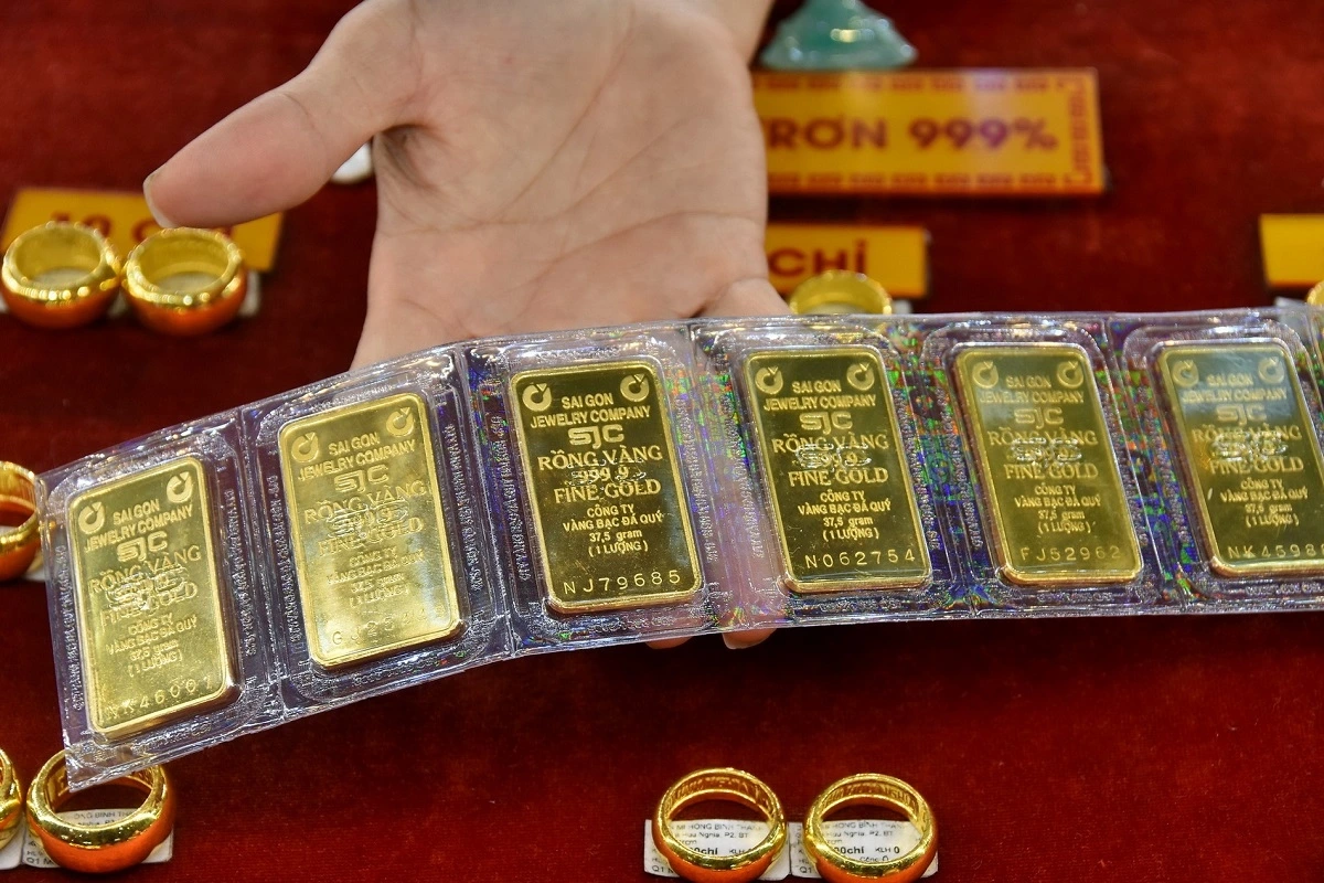 Giá vàng nội địa duy trì mức cao trong khi thị trường quốc tế biến động mạnh