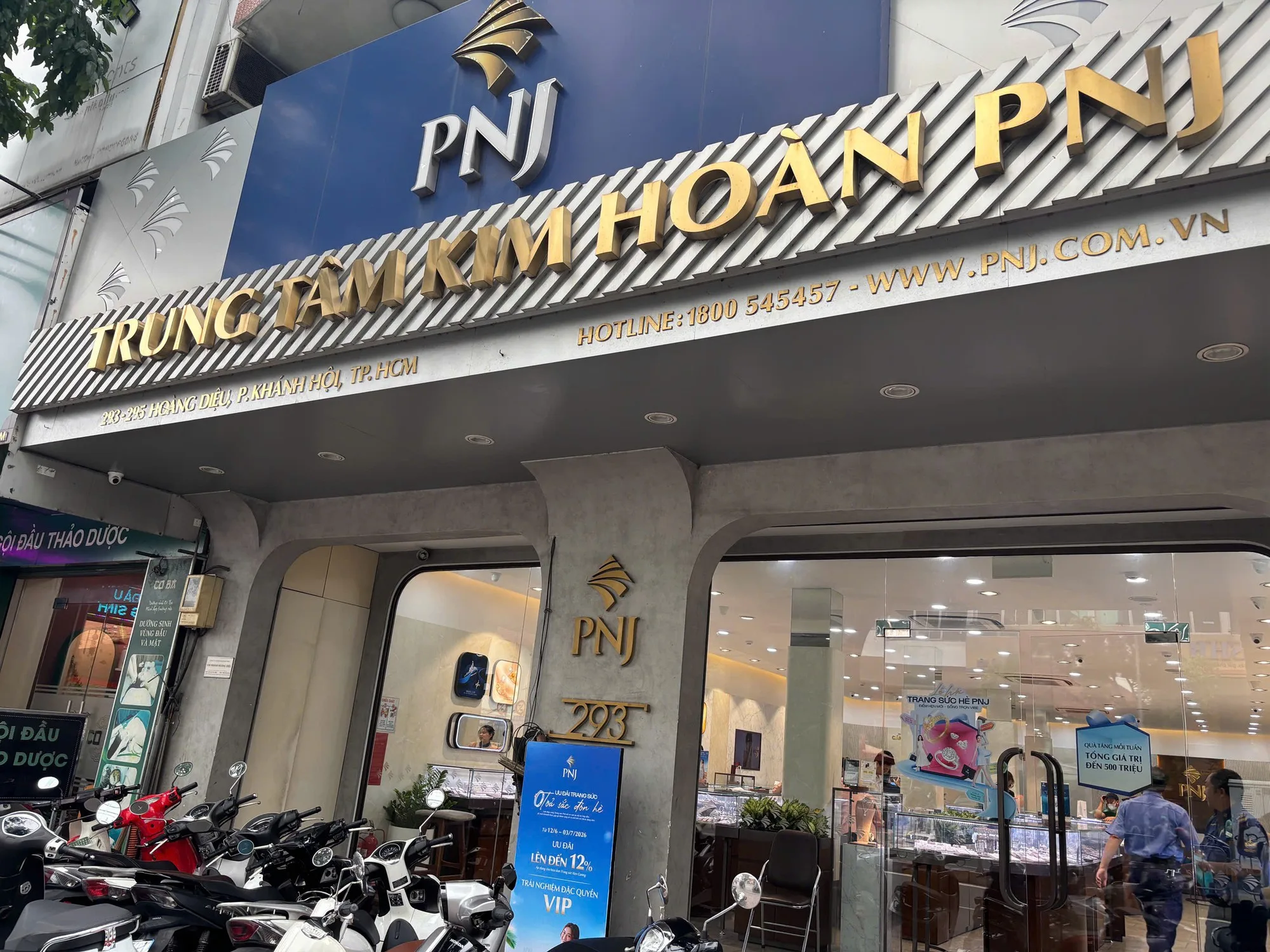 Khối ngoại tung 335 tỷ đồng bắt đáy cổ phiếu PNJ
