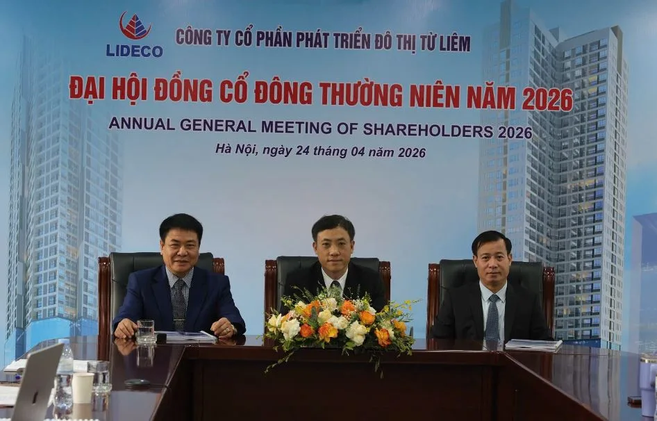 Ông Đinh Quang Chiến (ngoài cùng, bên trái), Phó chủ tịch Lideco