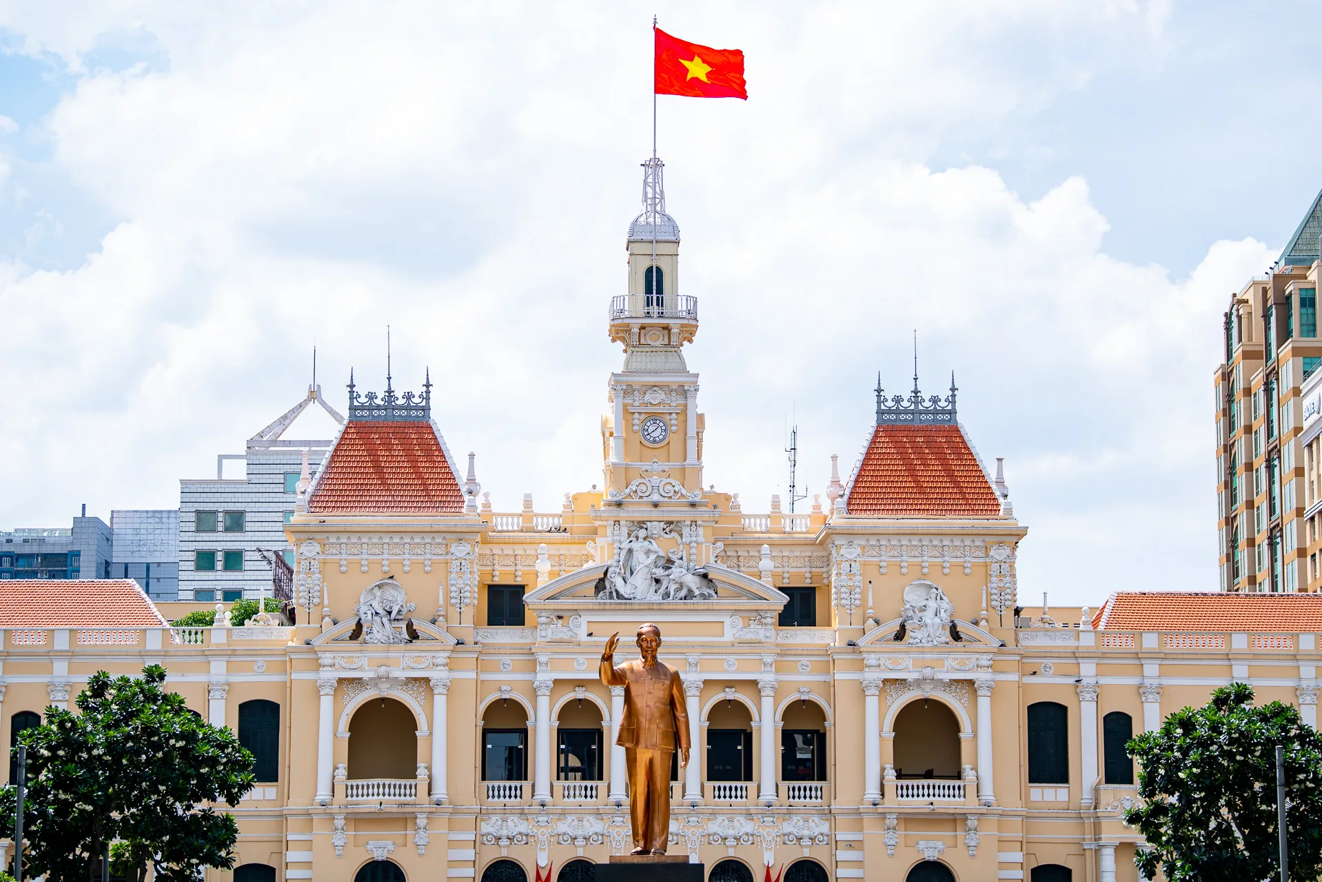 TPHCM trang hoang 2 9 Tuan Hung 4