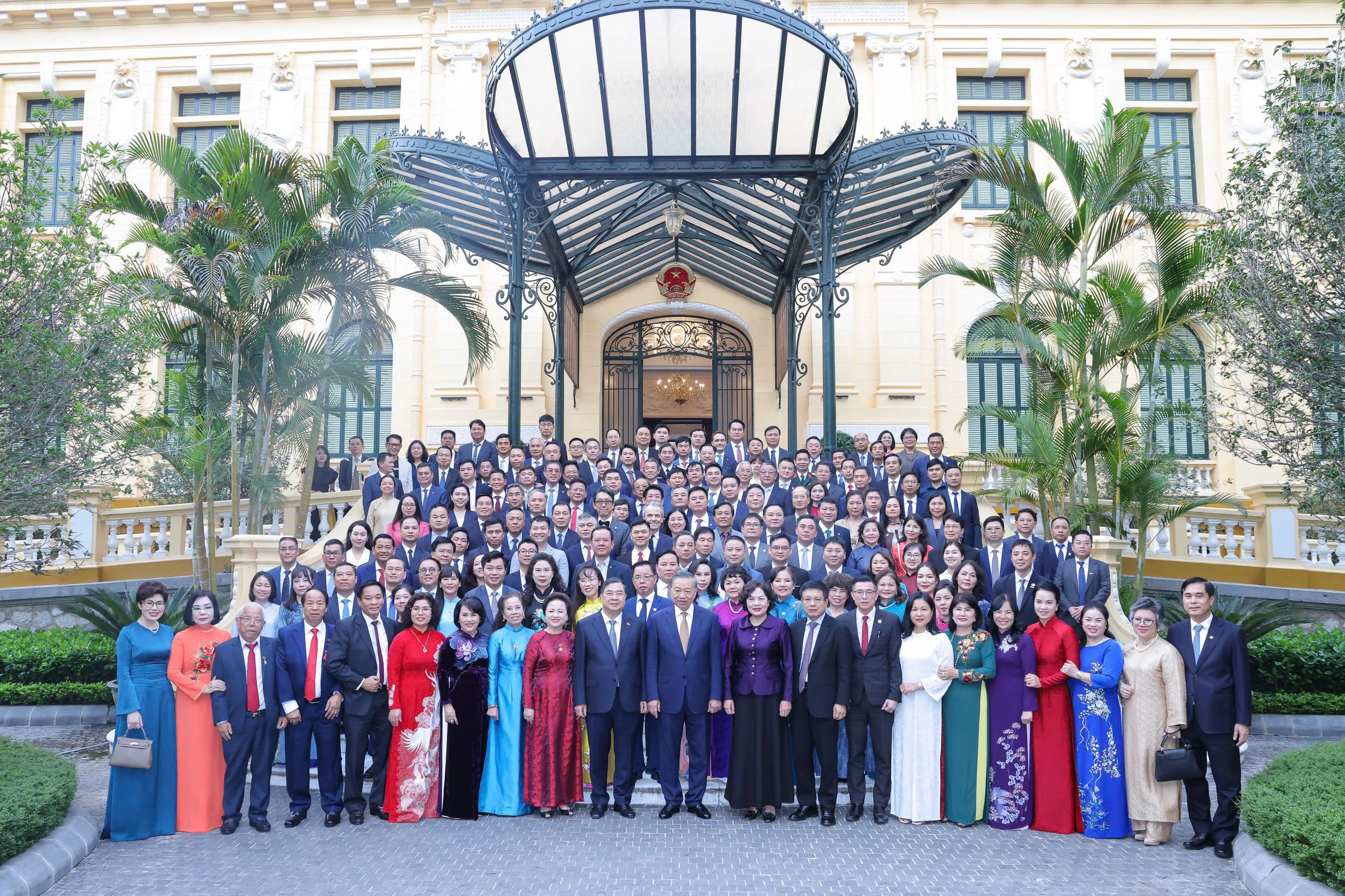 Tổng Bí thư, Chủ tịch nước Tô Lâm khuyến khích lực lượng doanh nhân giữ vững chí lớn và phát huy tinh thần tự cường 1 1791813227873 2581804469587224238 2581804469587224238 24e772d571267fa4583417422bd60eaa 1